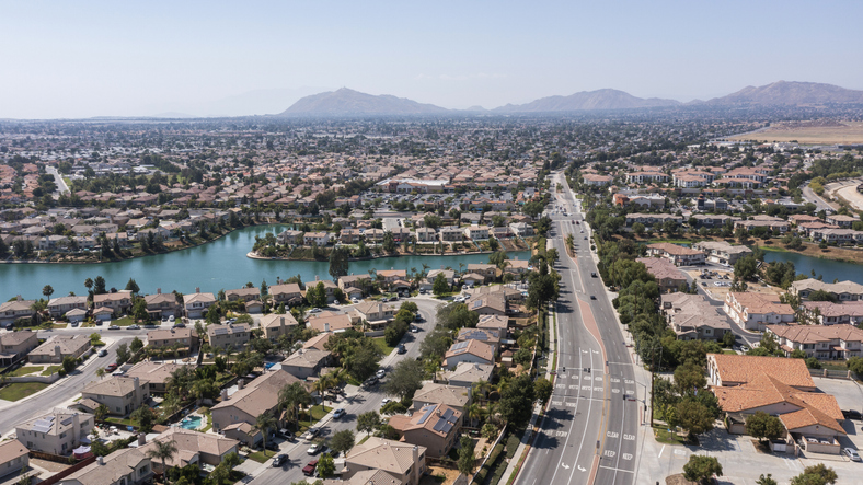  Flexible VoIP Solution for a Food Pantry Nonprofit in Moreno Valley, CA